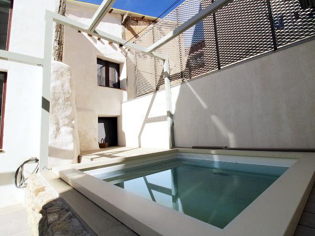 Casa adosada en venta en Torrelaguna. Exclusiva vivienda recién reformada en Torrelaguna. Casas adosadas.