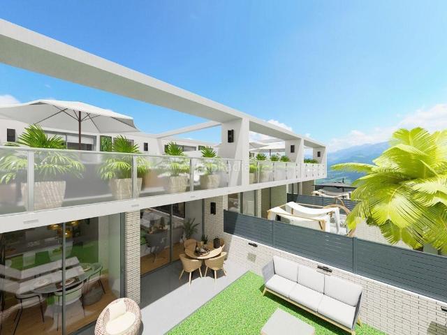 Casa adosada en venta en Torrelavega, Sierrapando. Estrena Vida! Chalet en Urbanización privada con piscina en Miravalles. Casas adosadas.