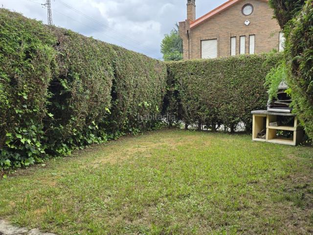 Casa adosada en venta en Torrelavega, Tanos. Amplio chalet adosado en Tanos, Torrelavega. Casas adosadas.