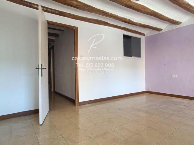 Casa adosada en venta en Torrelavit. Autenticidad, historia y potencial en el corazón del Penedès!. Casas adosadas.