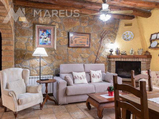 Casa adosada en venta en Torrelavit. Casas adosadas.