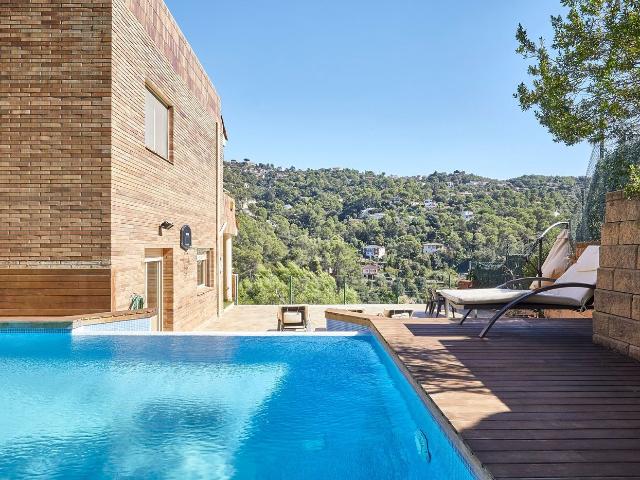 Casa adosada en venta en Torrelles de Llobregat. ADOSADA CON PISCINA EN TORRELLES DE LLOBREGAT. Casas adosadas Torrelles de.