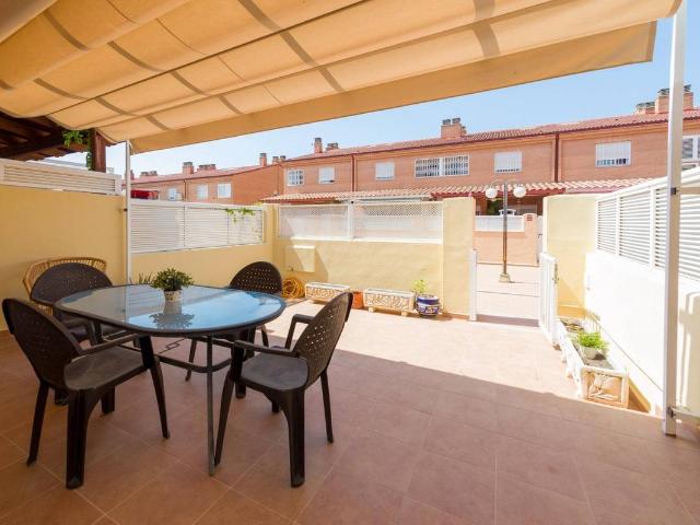 Casa adosada en Venta en Torreón La Almadraba