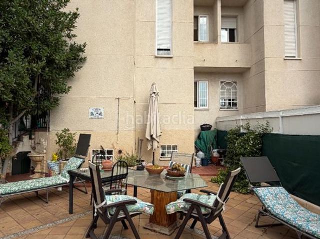Casa adosada en venta en Torres de la Alameda. Chalet de esquina con gran jardín privado en Torres de la Alameda. Casas adosadas Torres de la.