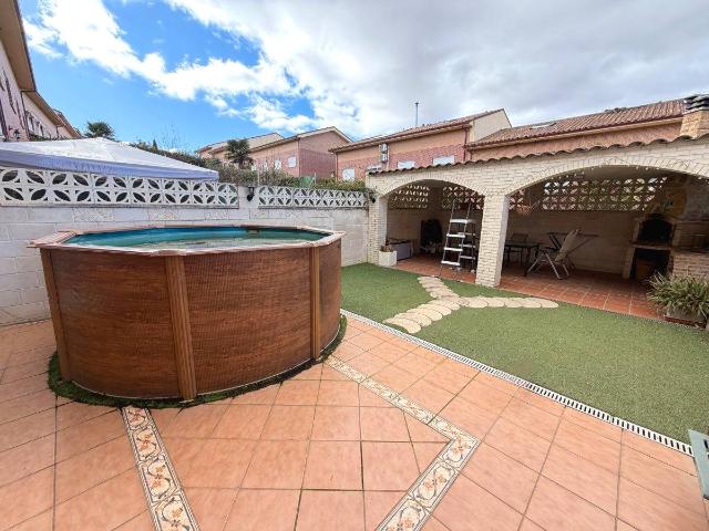 Casa adosada en Venta en Tórtola de Henares