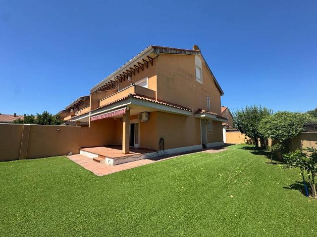 Casa adosada en Venta en Talavera la Nueva