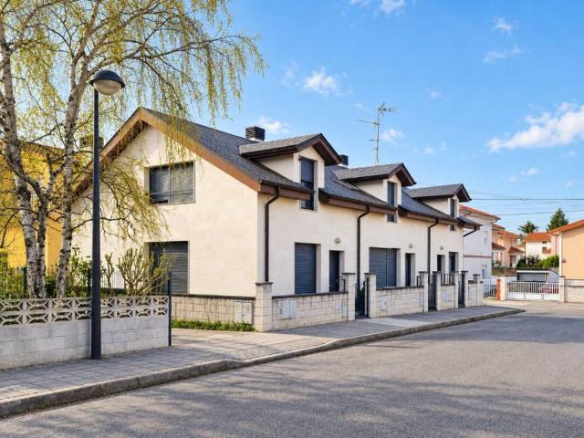 Casa adosada en Venta en Tanos