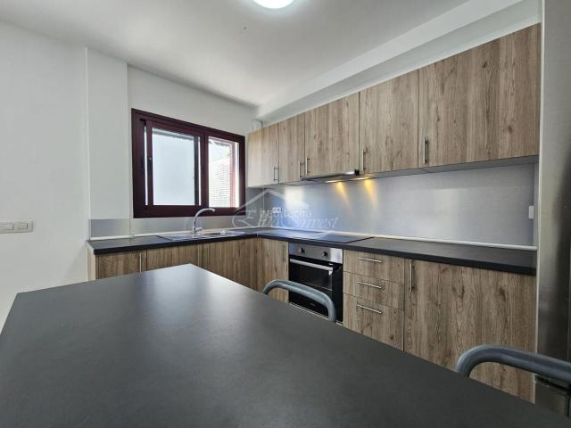Casa adosada en venta en Tanque El. Exclusiva vivienda con 2 apartamentos independientes y vistas al mar. Casas adosadas Tanque.