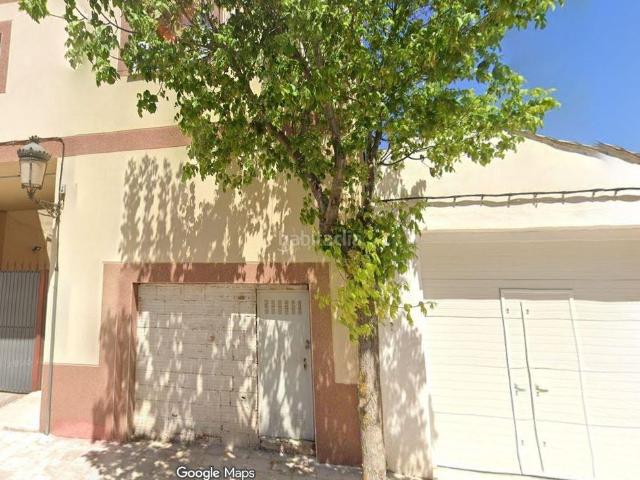 Casa adosada en venta en Tarancón. SE VENDE inmueble ALQUILADO en Tarancón. Casas adosadas.