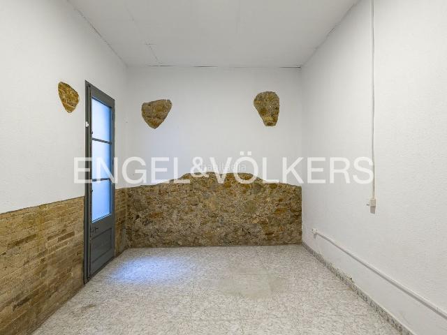 Casa adosada en venta en Tarragona, Eixample Costa Dorada. Edificio con gran potencial junto a Rambla Nova. Casas adosadas.