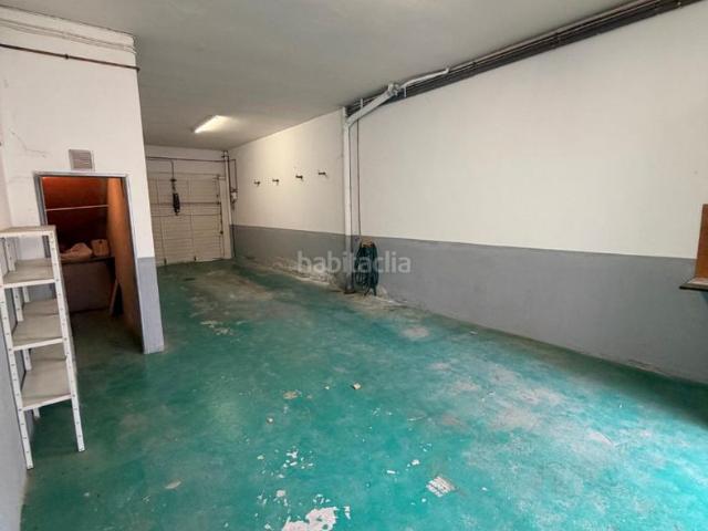 Casa adosada en venta en Tàrrega. Casa amb pati posterior i ampli garatge al carrer Canal dUrgell, Tàrrega. Casas adosadas.