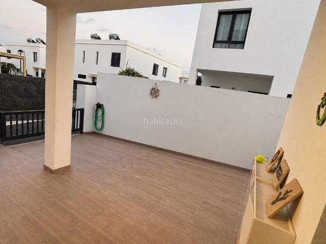 Casa adosada en venta en Teguise, Costa Teguise. Vivienda semi nueva a la venta en Costa Teguise. Casas adosadas.