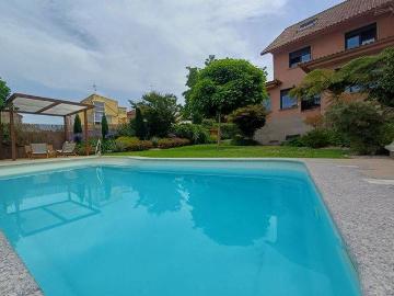 Casa adosada en Venta en Teis
