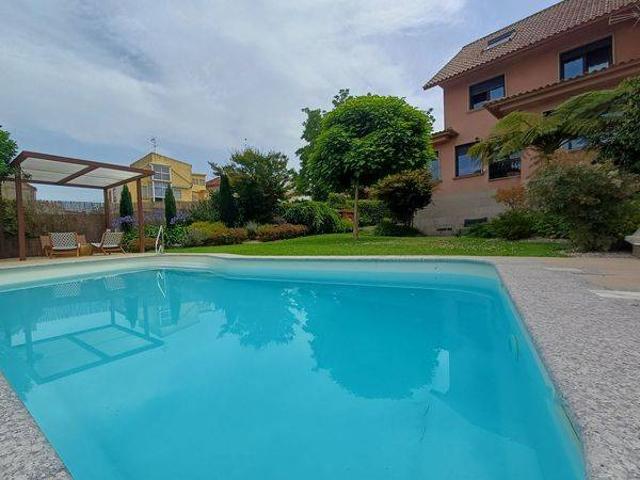 Casa adosada en Venta en Teis