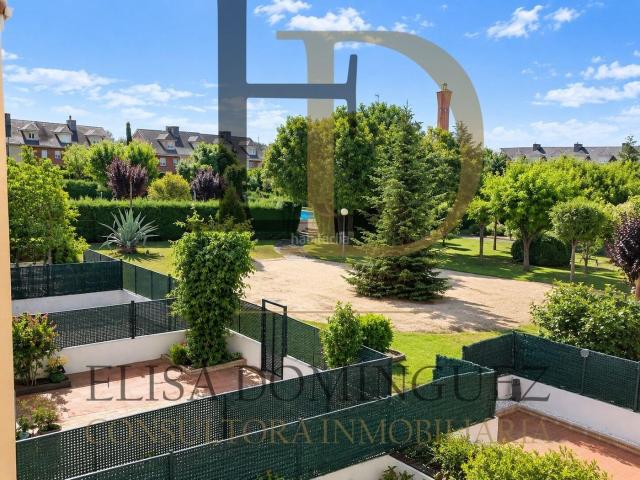 Casa adosada en venta en Terradillos. Chalet en venta en Urbanización Los Cisnes. Casas adosadas.