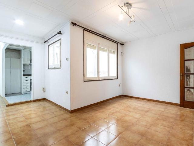Casa adosada en venta en Terrassa, Ca n'Aurell. CASA EN CA N AURELL. Casas adosadas.