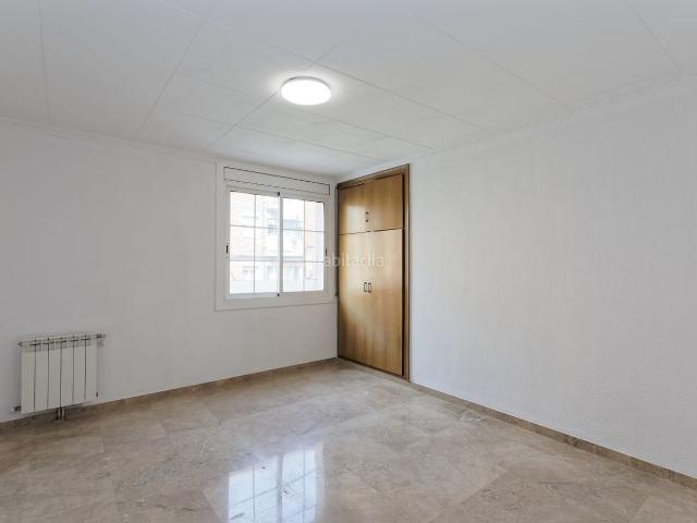 Casa adosada en venta en Terrassa, Ca n'Anglada. Fenomenal casa al lado de la Avenida del Vallés. Casas adosadas.