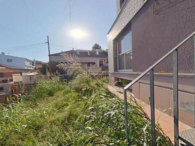 Casa adosada en venta en Terrassa, Can Parellada. VENTA ESPECIAL PARA INVERSORES Vivienda ocupada en venta en calle Grecia de Terrassa. Casas adosadas.