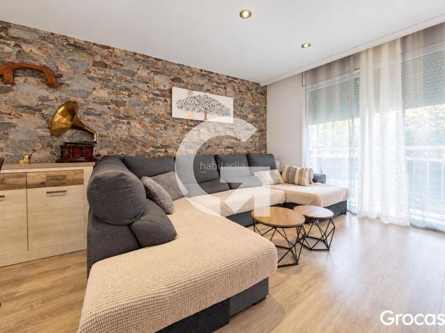 Casa adosada en venta en Terrassa, Can Roca. CASA ADOSADA CON CARÁCTER JUNTO AL PARC NACIONS UNIDES. Casas adosadas.