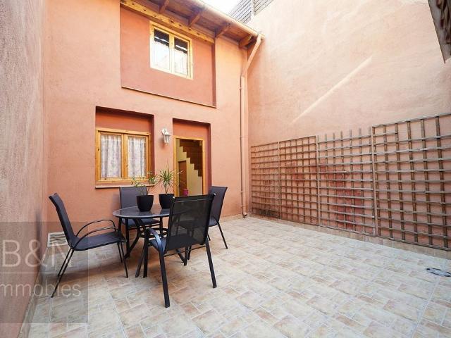 Casa adosada en venta en calle Del Canigó, Terrassa, de 144 m² 6 habitaciones por 379.000