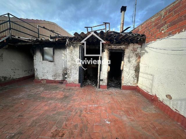 Casa adosada en venta en calle Md de Las Angustias, Terrassa, de 178 m² 4 habitaciones por 195.000
