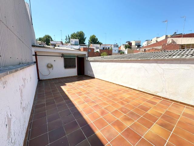 Casa adosada en venta en Terrassa, La Cogullada. GRAN CASA, 3 HABITACIONES DOBLES, 3 TERRAZAS Y GRAN PARKING. Casas adosadas.