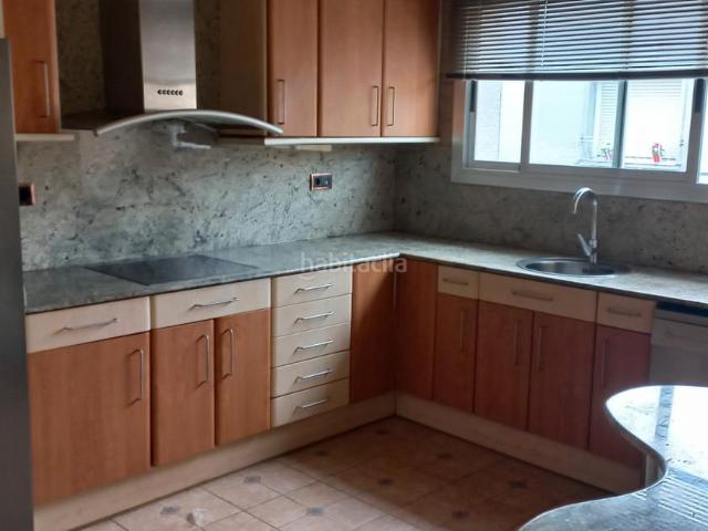 Casa adosada en venta en Terrassa, Sant Pere Nord. CASA EN VENTA ESQUINERA SOLEADA Y MUY LUMINOSA S. PERE NORD. Casas adosadas.