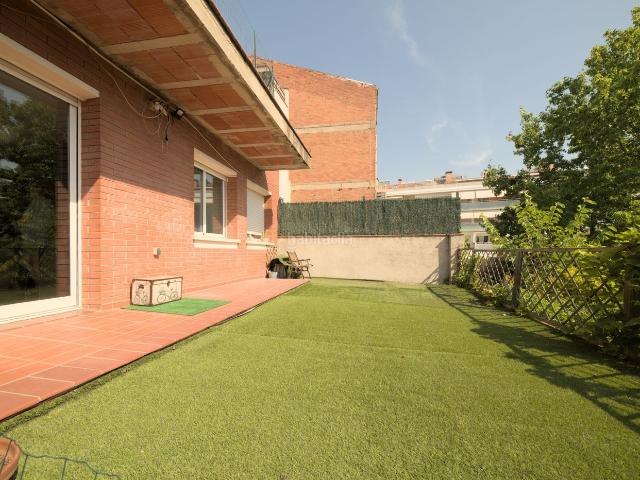 Casa adosada en venta en Terrassa, Segle XX. CASA ENTREMEDIANERAS CON TERRAZA BARRIO SEGLE XX. Casas adosadas.