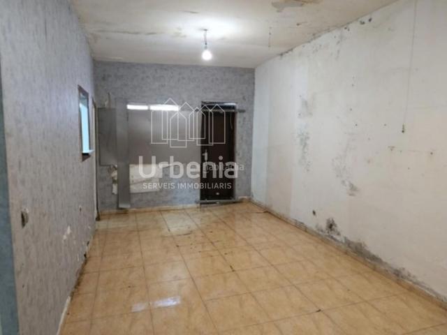 Casa adosada en venta en Terrassa, Poble Nou. Oportunidad !. Casas adosadas.
