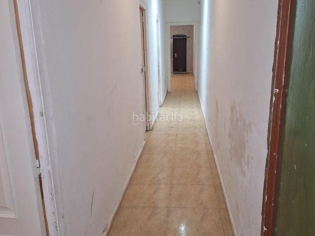 Casa adosada en venta en Terrassa, Poble Nou. Casa para dejar a su gusto. Casas adosadas.