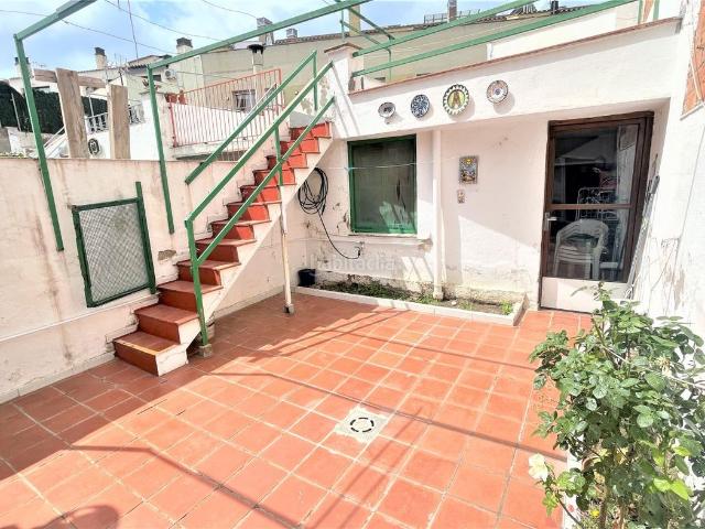 Casa adosada en venta en Terrassa, Zona Esportiva. Casa Adosada en venta en POBLE NOU. ZONA ESPORTIVA, 2 dormitorios. Casas adosadas.