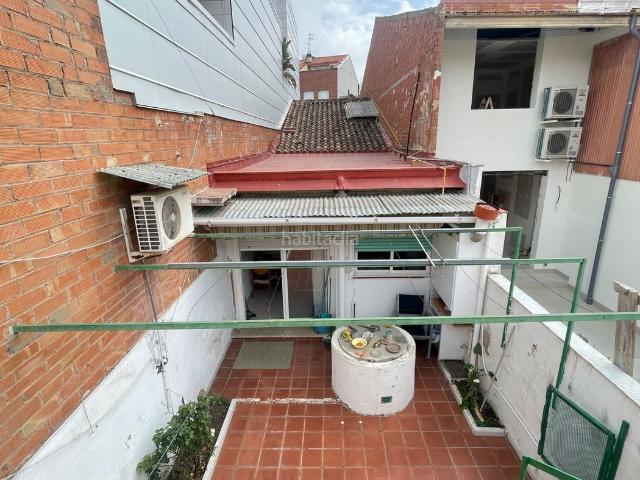 Casa adosada en venta en Terrassa, Zona Esportiva. POBLE NOU. CASA ADOSADA DE 2HABS. + 1 BAÑO + PATIO + TERRAZA + GARAJE. Casas adosadas.