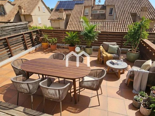 Casa adosada en Venta en Tiana