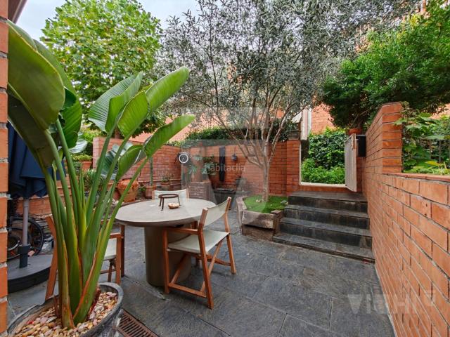 Casa adosada en venta en Tiana. Casa adosada con jardín en Tiana. Casas adosadas.