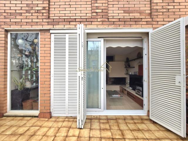 Casa adosada en venta en Tiana. CASA ADOSADA ESQUINERA CON JARDÍN EN TIANA. Casas adosadas.