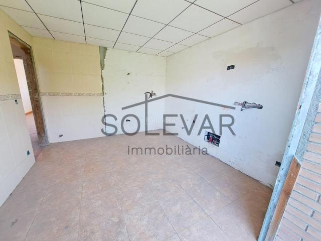 Casa adosada en venta en Tremp Pirineos. Casa adosada con terraza y grandes posibilidades en Tremp. Casas adosadas.
