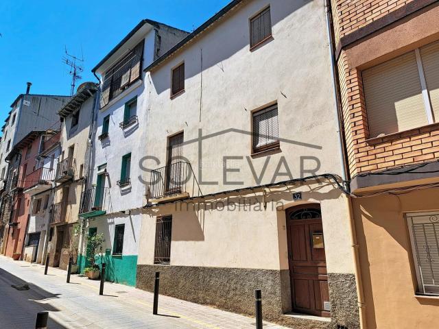 Casa adosada en venta en Tremp Pirineos. CASA DE PUEBLO CON ENCANTO EN EL CENTRO DE TREMP. Casas adosadas.