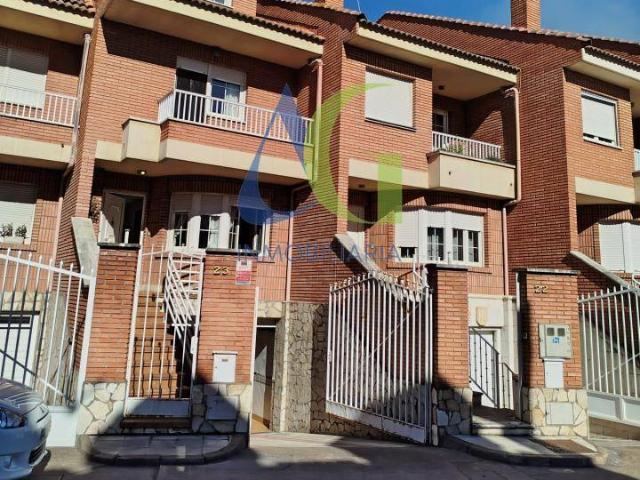 Casa adosada en Venta en Trobajo del Camino