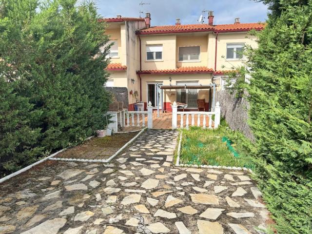 Casa adosada en venta en Tudela de Duero. ADOSADO CON GRAN PATIO EN HERRERA DE DUERO. 3 DORM. 2 BAÑOS. GARAJE. Casas adosadas Tudela de.