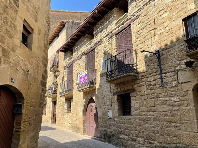 Casa adosada en Venta en Uncastillo