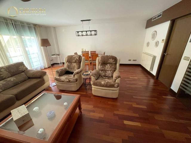 Casa adosada en Venta en Universidad Hospital