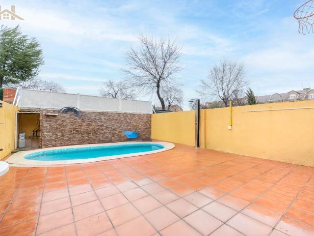 Casa adosada en Venta en Ugena
