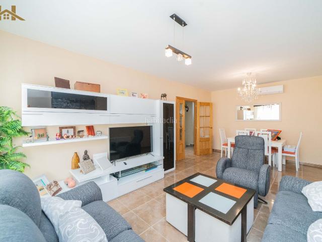 Casa adosada en venta en Ugena. Casa Chalet adosado en venta en Calle Torrijos, Ugena. Casas adosadas.