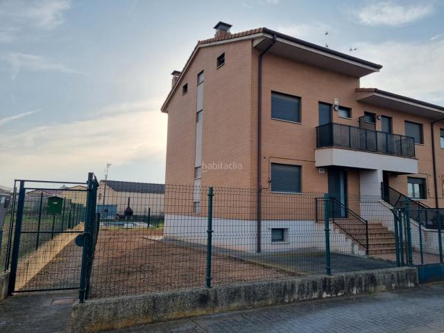 Casa adosada en venta en Uruñuela. Ref: 1060 Adosado en Uruñuela. Casas adosadas.