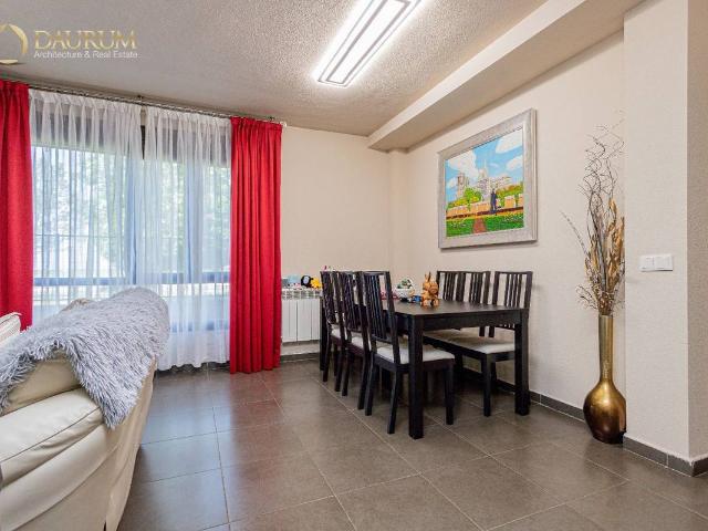 Casa adosada en Venta en Urb. Belvalle