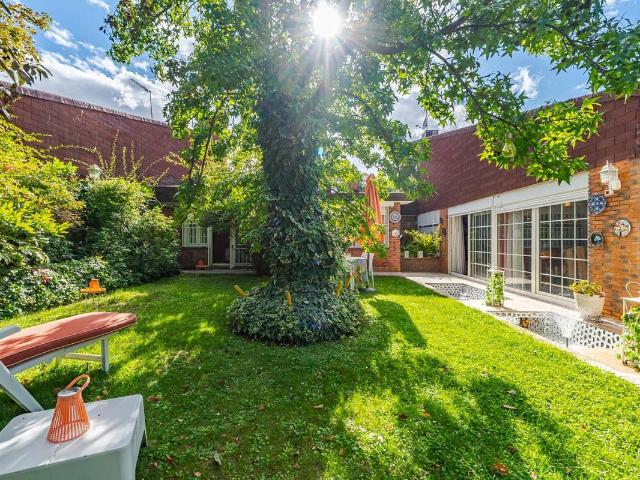 Casa adosada en Venta en Urbanización Este Montepríncipe