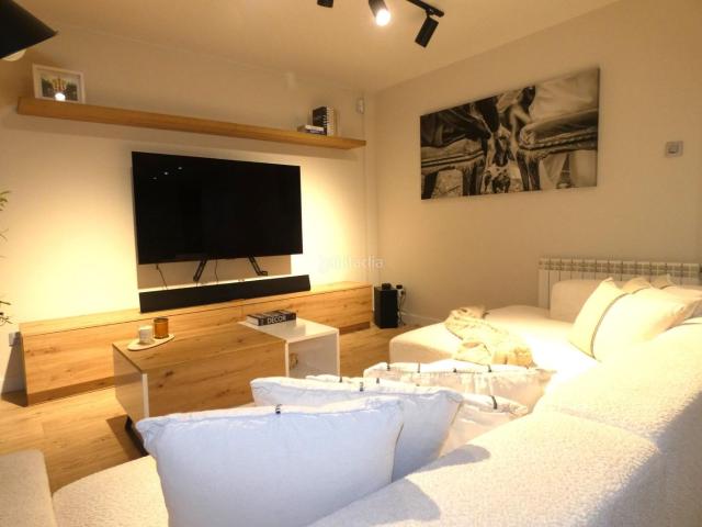 Casa adosada en venta en Utebo. Estupendo unifamiliar amueblado y reformado, en Utebo Zaragoza. Referencia VL06242026. Casas adosadas.