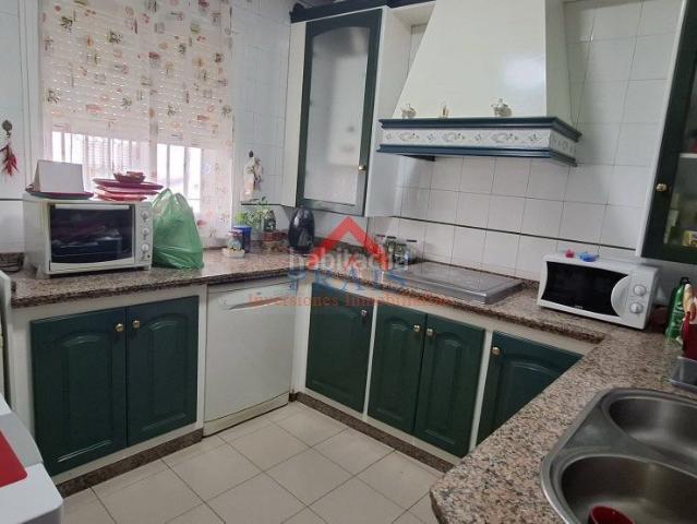 Casa adosada en venta en Utrera, Centro. Casa Adosada en venta en Centro Santa María, 3 dormitorios. Casas adosadas.
