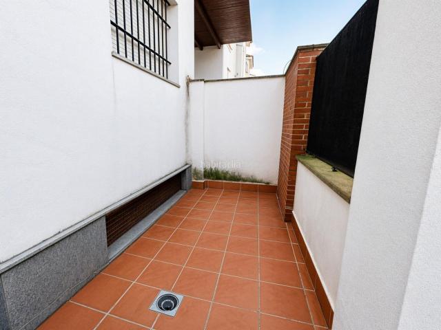 Casa adosada en venta en Utrera, Consolación. Casa adosada en venta en Utrera 4 dormitorios, sótano y amplio espacio familiar. Casas adosadas.