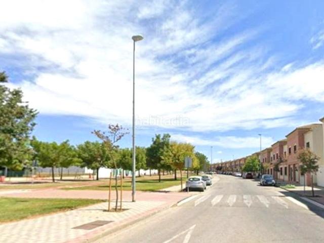 Casa adosada en venta en Utrera, El Junquillo Vistalegre. CASA ADOSADA OCUPADA A LA VENTA EN UTRERA. Casas adosadas.